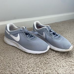 Nike Tanjun Tennis Shoes